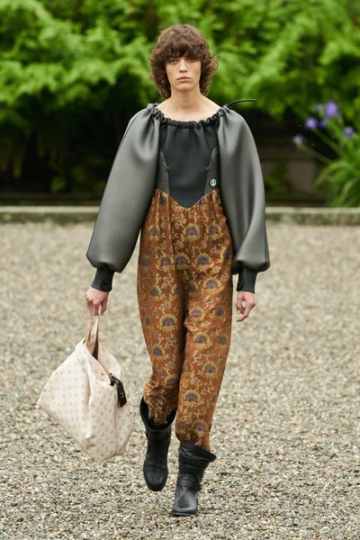 Look 9
